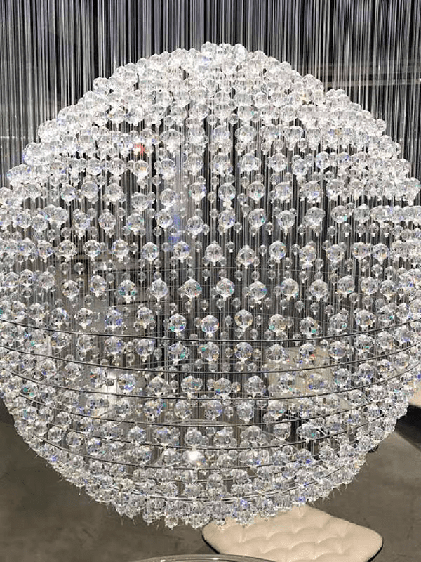 corinthia-hotel-chandelier-light
