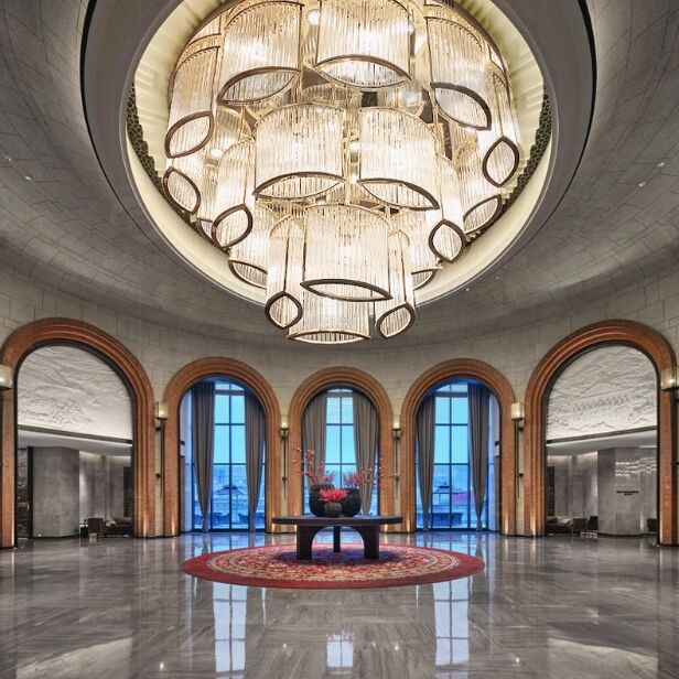 hotel-lobby-chandeliers-4